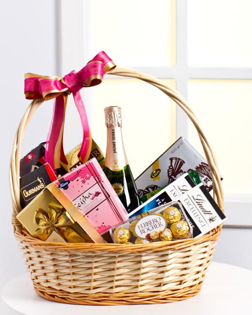 Sweet gourmet basket