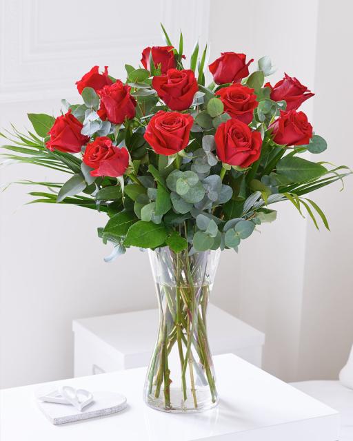 Bouquet of 12 red roses